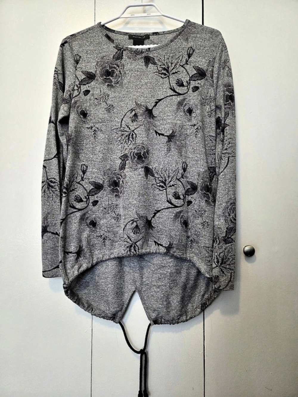 Suzy Shier Women's M Floral Long Sleeve Tunic Gray Tie Back